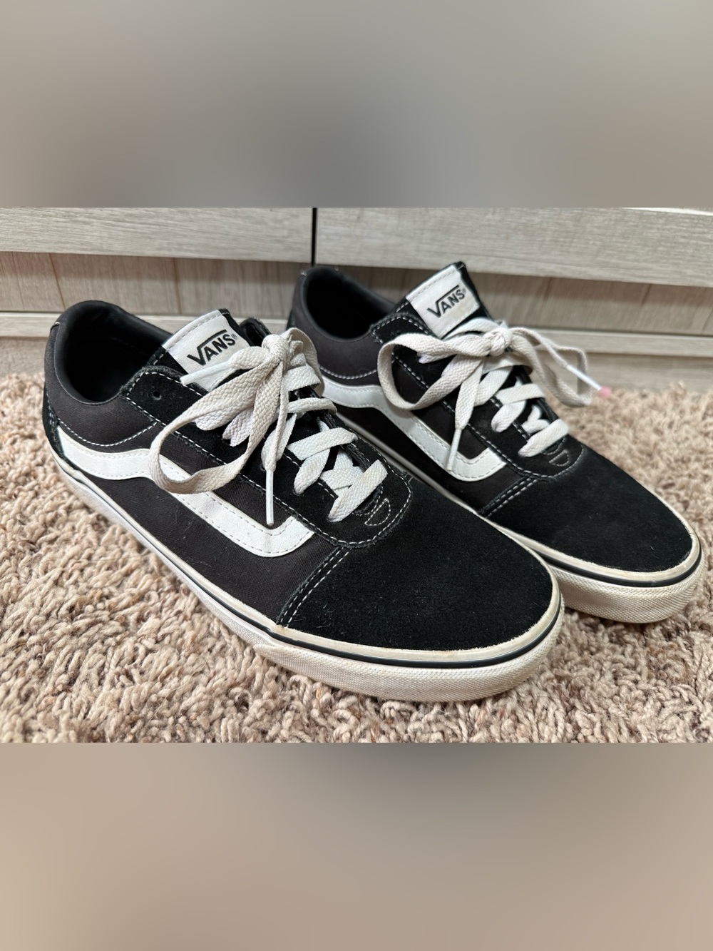 Vans ward Old Skool Black & White Suede Sneakers (9 ladies) unisex ok to